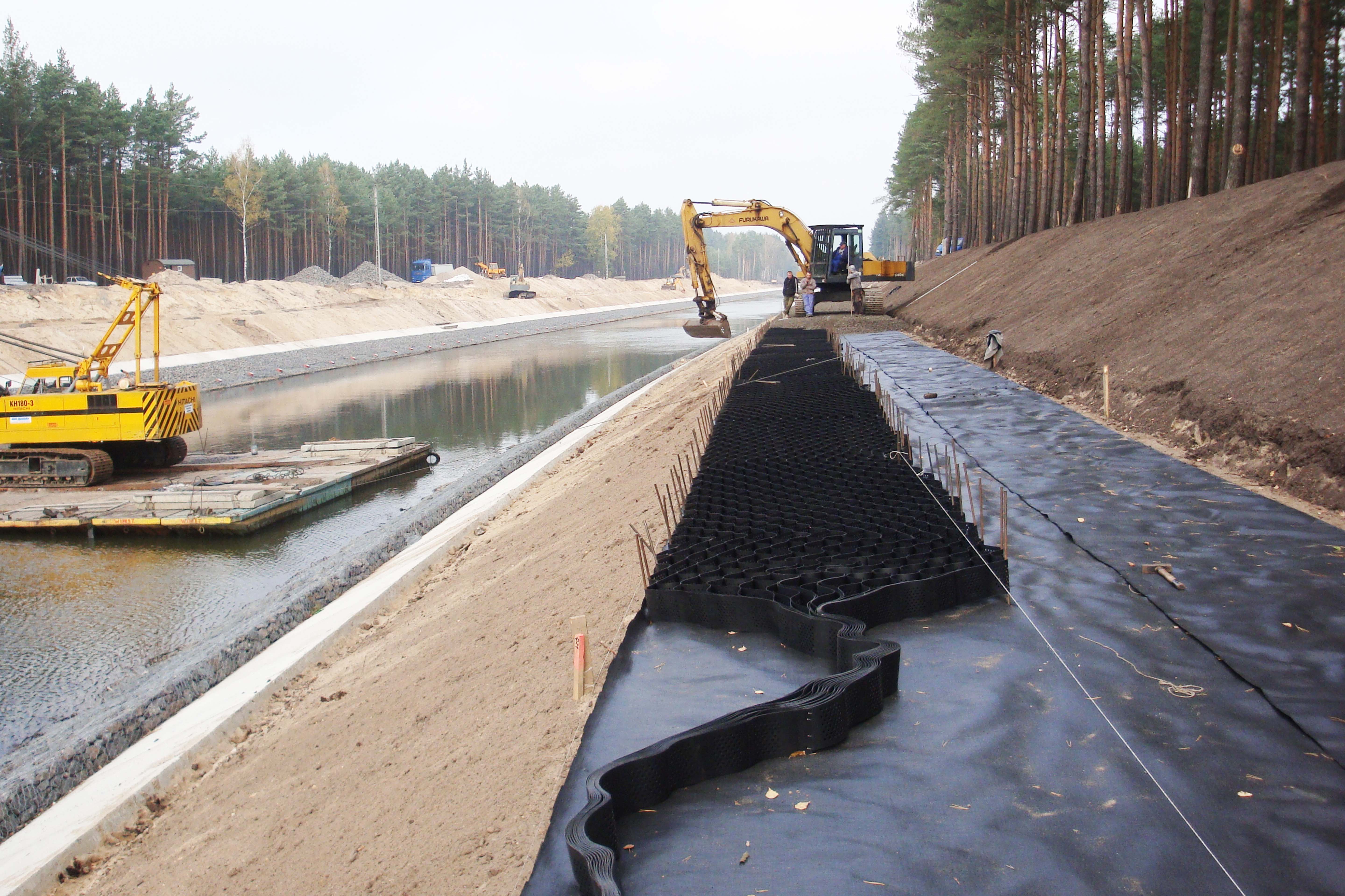 geocomposite road construction